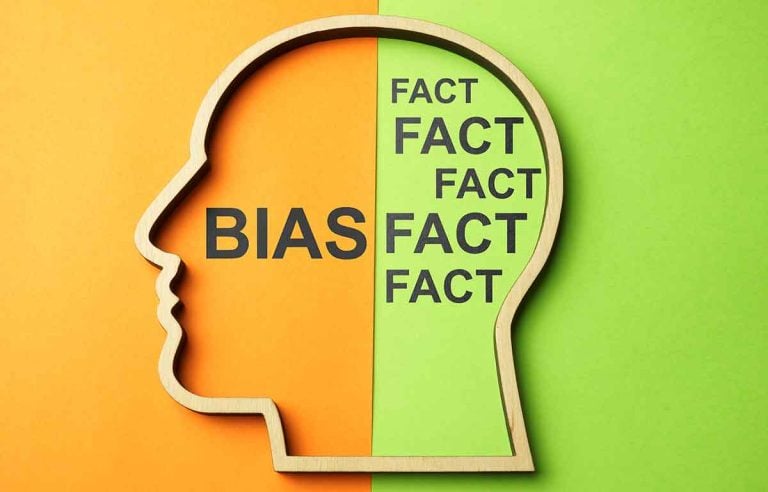Profile silhouette divided between bias and facts, symbolizing cognitive distortion in decision-making